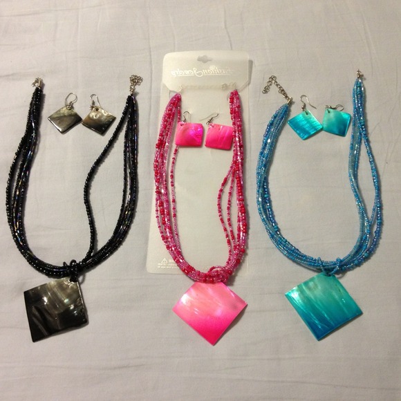 Fashion necklace set
