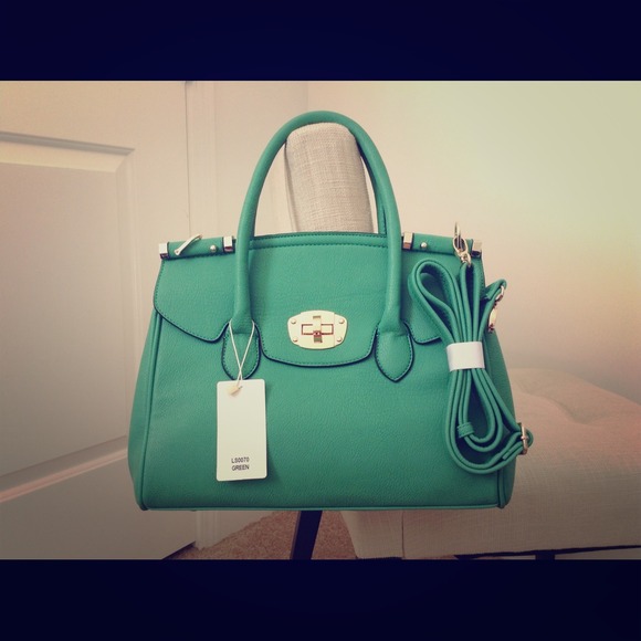 ❤SOLD❤High Quality Green Leather Tote!