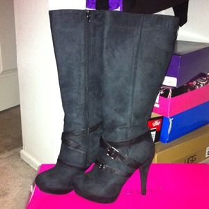 💢FINAL REDUCTION💢 Knee high suede boots