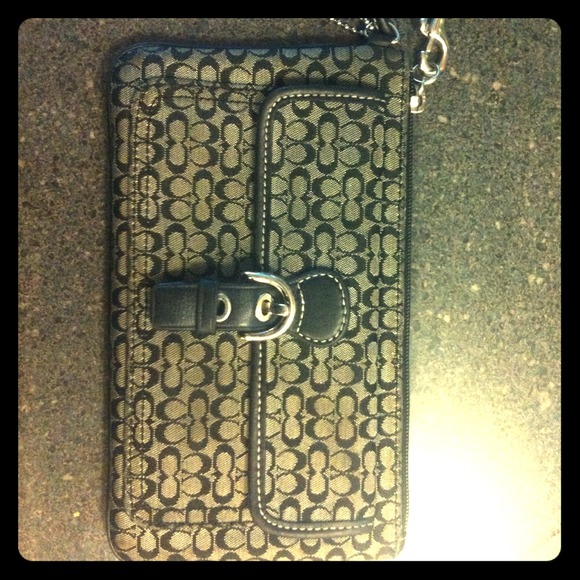 Coach Clutches & Wallets - TRADED  Coach wristlet