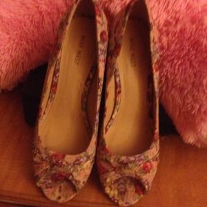 Nine West Floral Wedge 8-1/2M