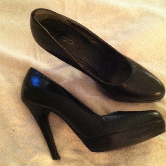 Black Aldo pumps- SOLD