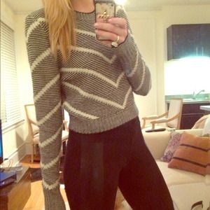 Super cool crop sweater, adorable with shorts! 💕