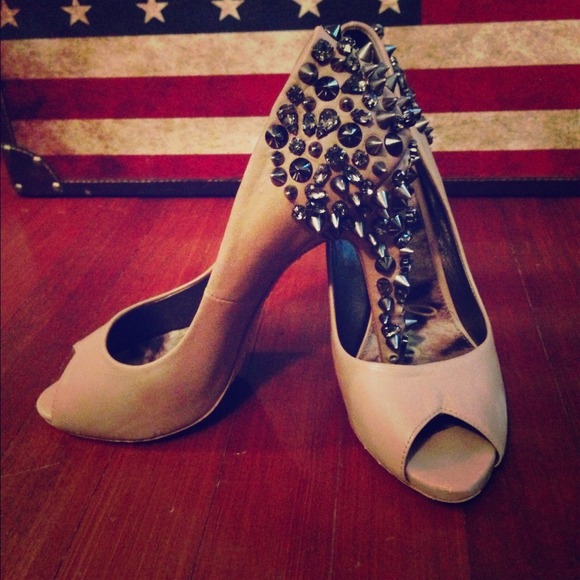 Nude high heals with spikes
