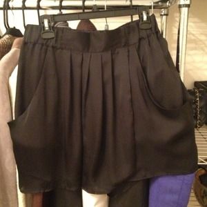 ***SOLD IN BUNDLE*** BB Dakota SILK SKORT