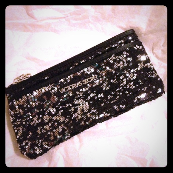 🚫SOLD🚫Victorias Secret clutch