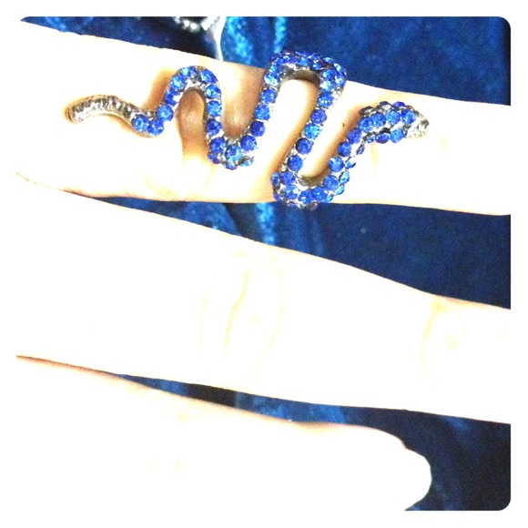 💋Blue rhinestone finger ring 💋