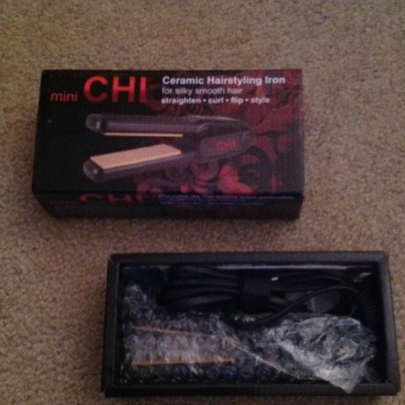 CHI Mini hairstyling iron (Price negotiable)