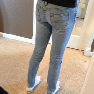 Abercrombie light wash skinny jeans