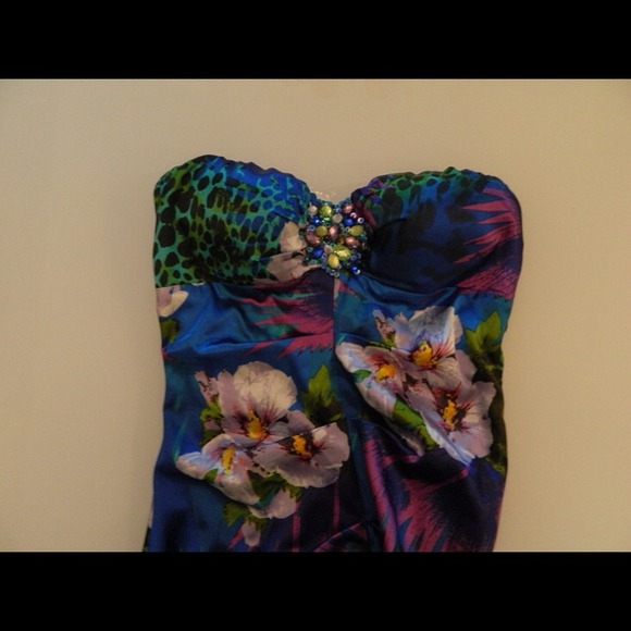 Cache  flower dress size 6, excellent, like new!