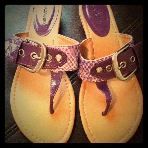 Purple buckle sandles