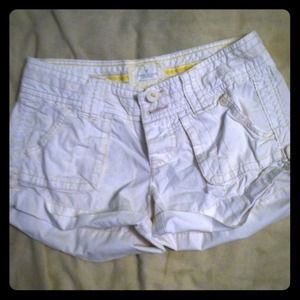 White American Eagle shorts
