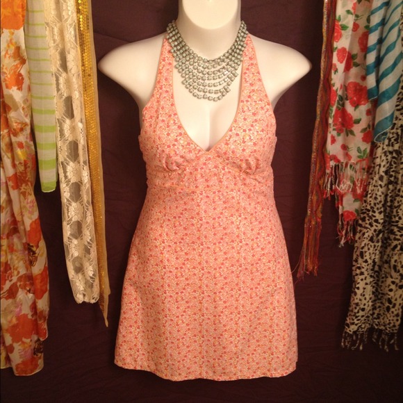 🚫SOLD🚫 💛Reversible Halter Dress!💛