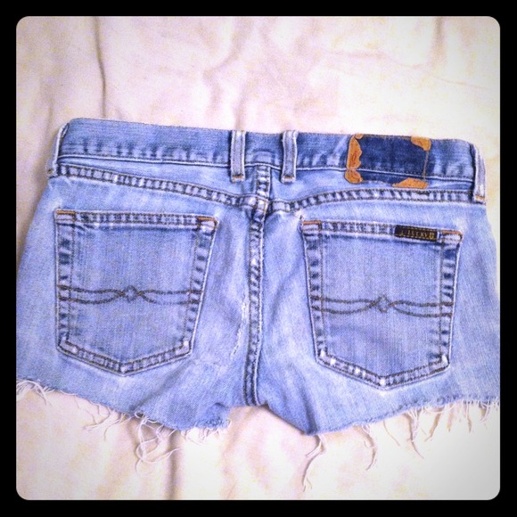 TRADED with @iheartmakeup87
