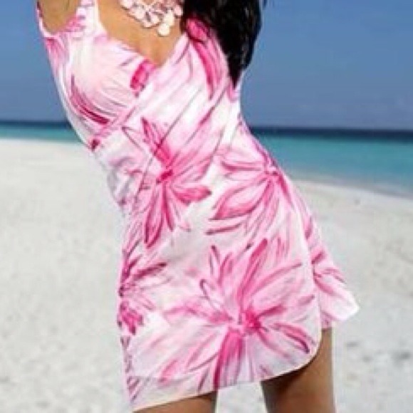 NEW Pink & white beach wrap