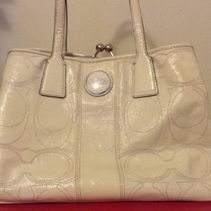 Creme coach 💥💥40 TODAY ONLY!!💥💥must sale💥💥