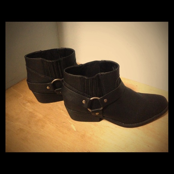 🚫TRADED Forever 21 black booties