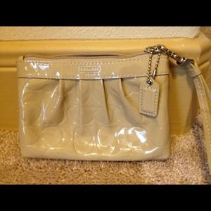 💯% Authentic Taupe/Beige Coach Wristlet