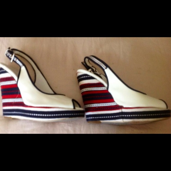 DG Dolce & Gabbana Vintage Gold Wedges • Size 40 - Etsy Authentic D&G slingback wedge