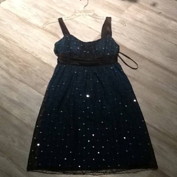 iz Dresses & Skirts - Dress