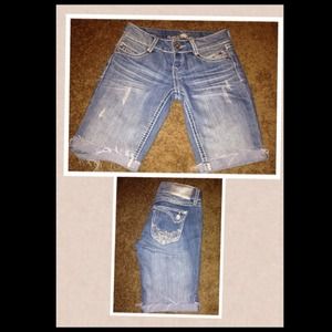 Almost famous Capri cropped jeans