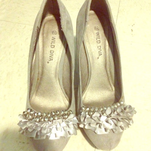 These are gray heels with ruffles in the front!