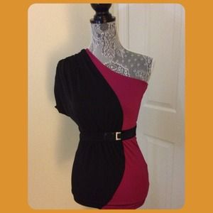 ⬇REDUCED🎀One Shoulder Top🎀 $25