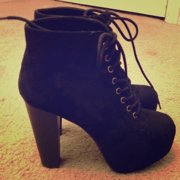✨❗️TRADED❗️✨Black heels