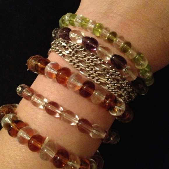 Assorted hand-strung stretchable bracelets. - Picture 2 of 4