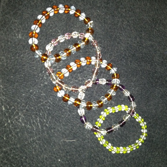 Assorted hand-strung stretchable bracelets. - Picture 3 of 4