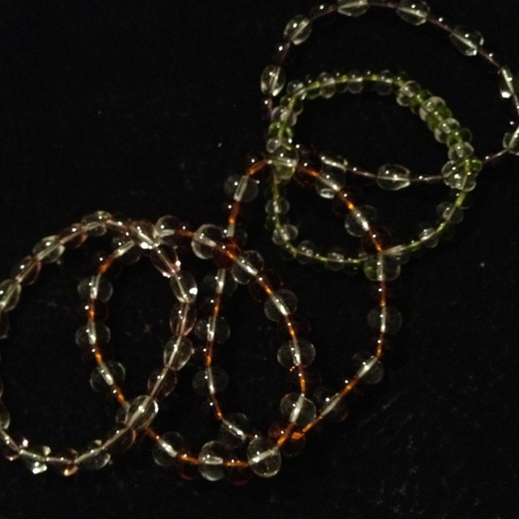 Assorted hand-strung stretchable bracelets. - Picture 4 of 4