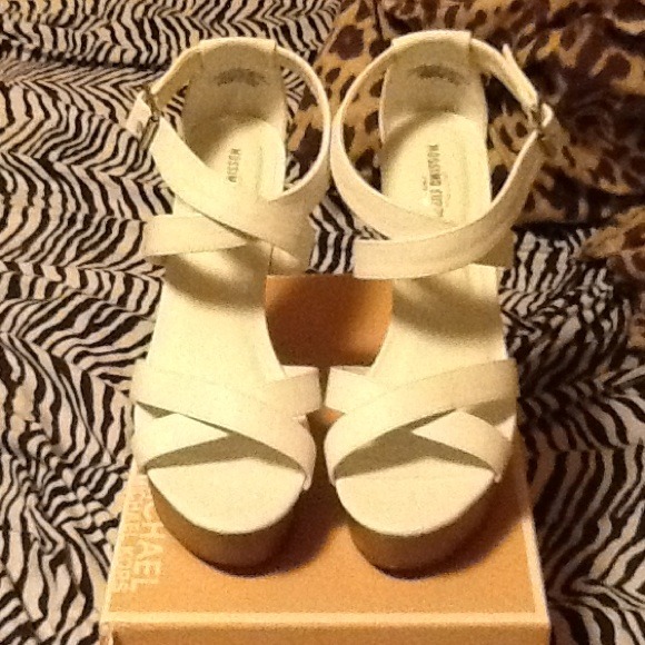 NWOT super cute white heels