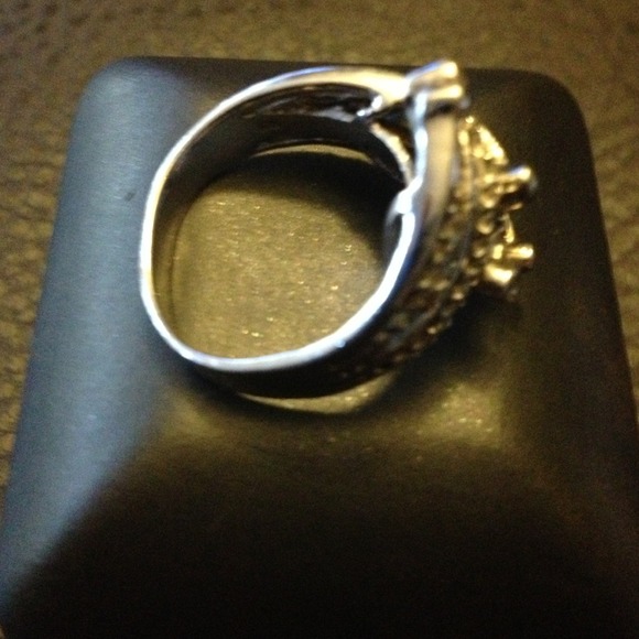 Size 9 sterling silver cubic zirconia ring - Picture 4 of 4