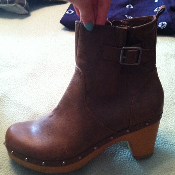 shoes - Picture 2 of 3