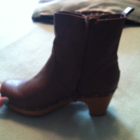 shoes - Picture 3 of 3