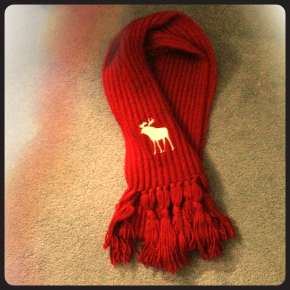 🚫SOLD🚫Abercrombie and Fitch red scarf