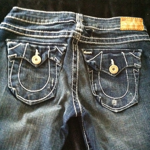 Sold.  True religion capris - Picture 1 of 4