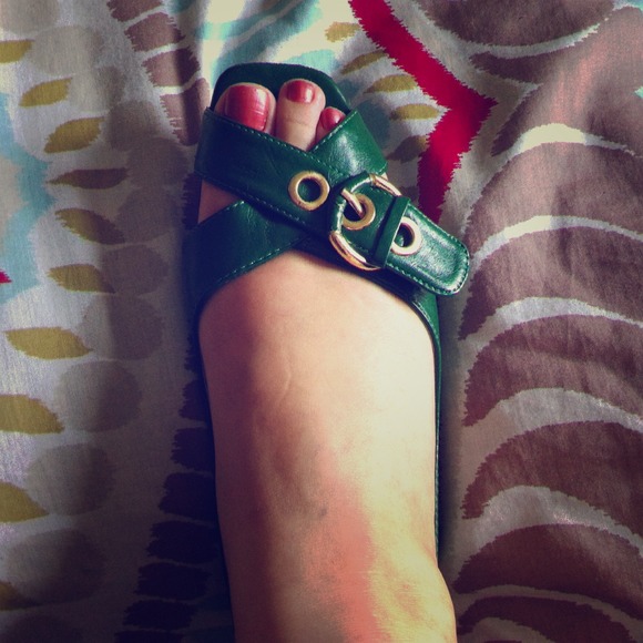 Money green trendy flats!