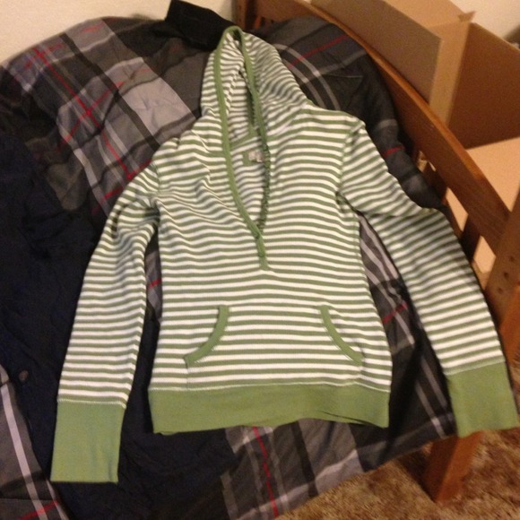 Long sleeved hooded shirt. Very cute.