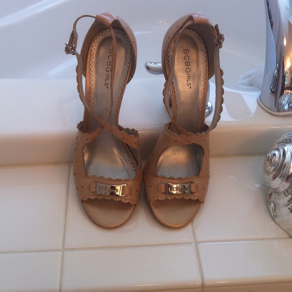 SOLD!!!!!!!!BCBG beige heel
