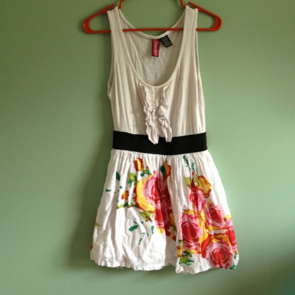 Adorable white tank dress with flower print. - Picture 1 of 2