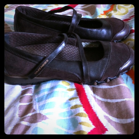 Chocolate brown leather/suede Skechers.
