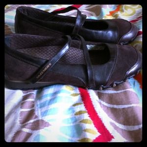 Chocolate brown leather/suede Skechers.