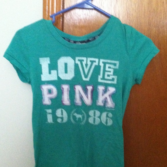 ****SOLD****2 shirts/case/gym bag/capris/hoodie