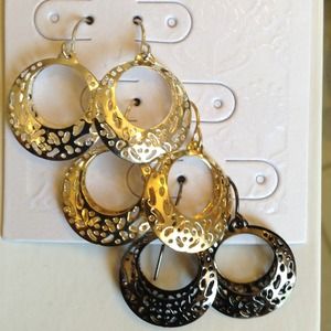 Filigree disc drop earrings