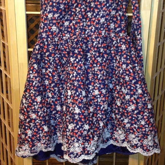 ADORABLE!!! Strawberry print strapless dress. - Picture 2 of 4