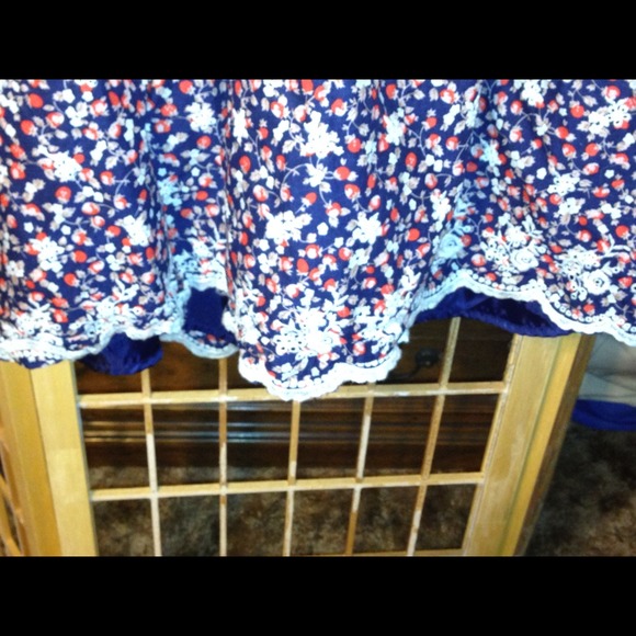 ADORABLE!!! Strawberry print strapless dress. - Picture 4 of 4