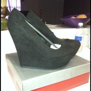 🆕Black Wedge Heels 🎉💢REDUCED💢🎉