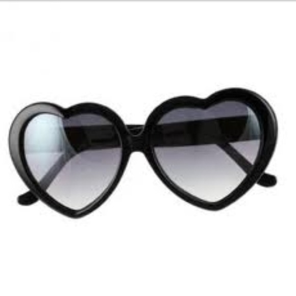 BNTPrice Accessories - Black Heart Sunglasses