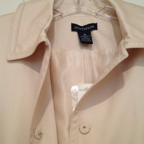 trench coat - Picture 2 of 4